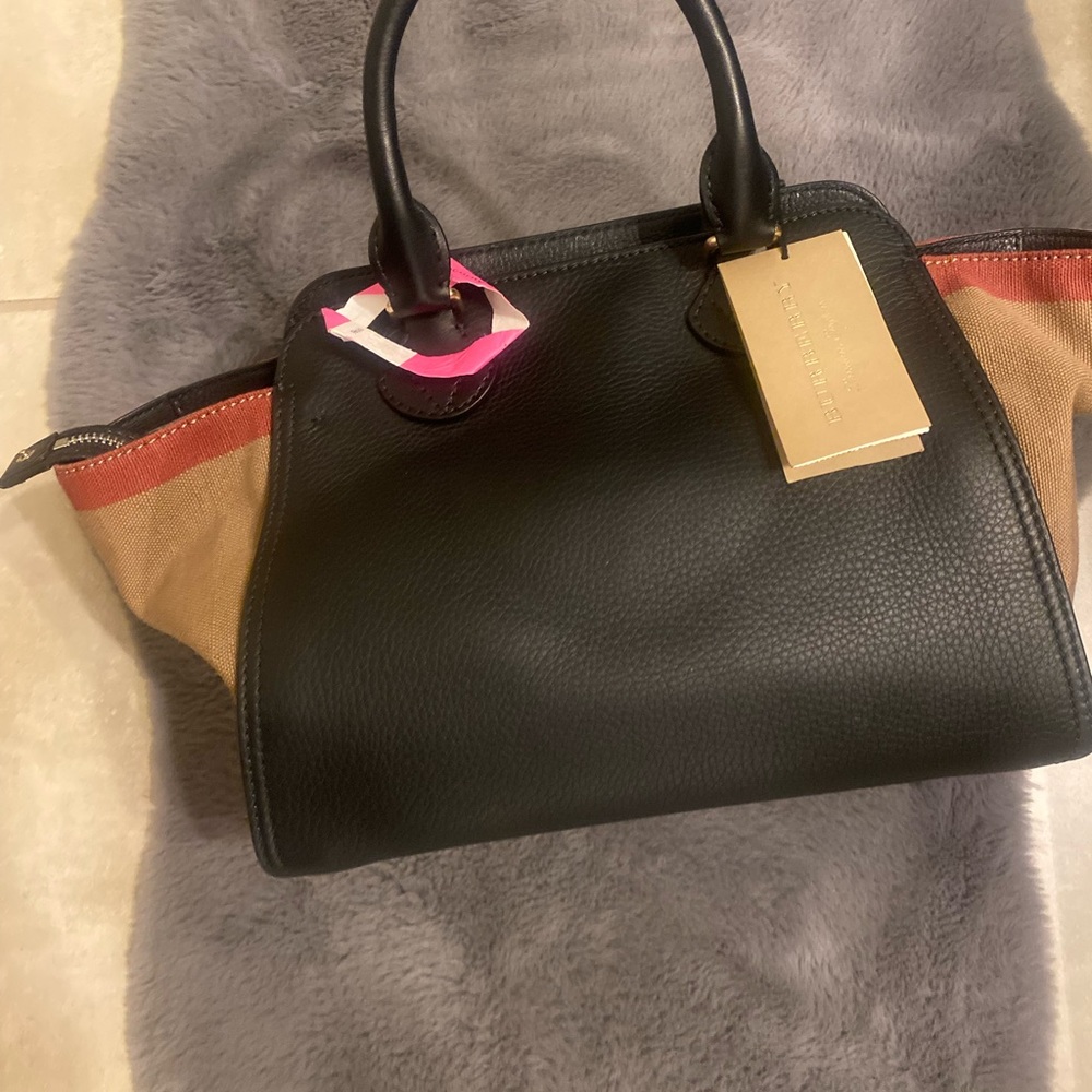 Burberry purse - Picture 2 of 6